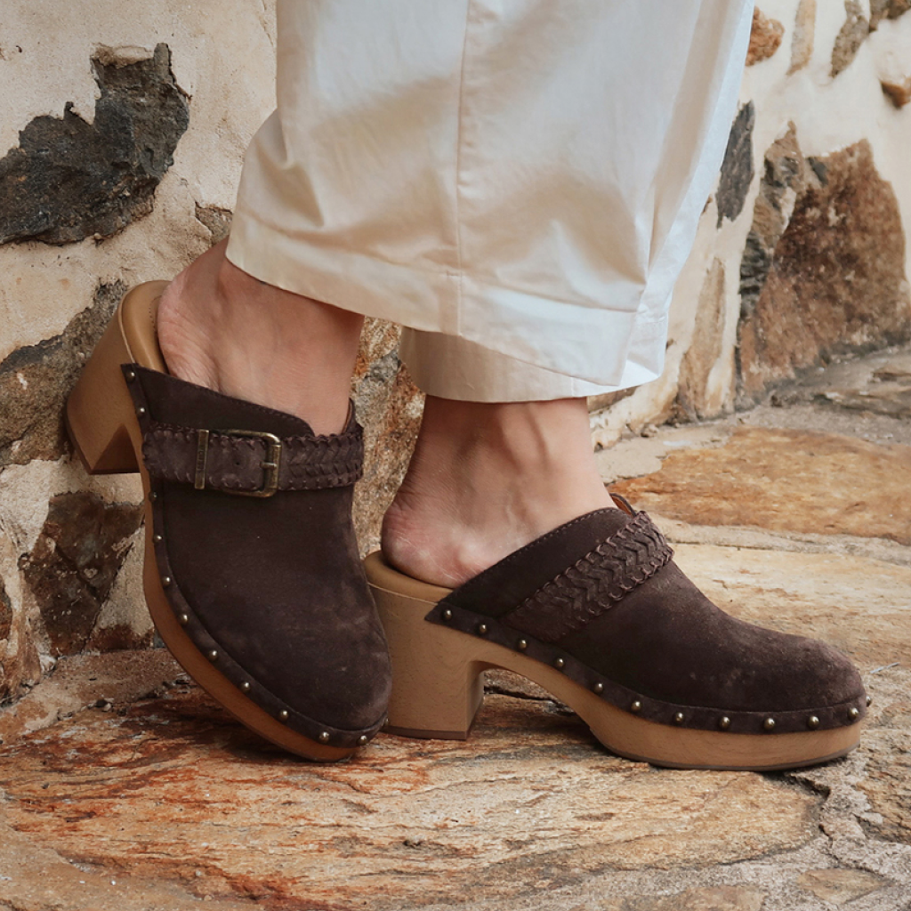 Promotional banner featuring Gilly clogs